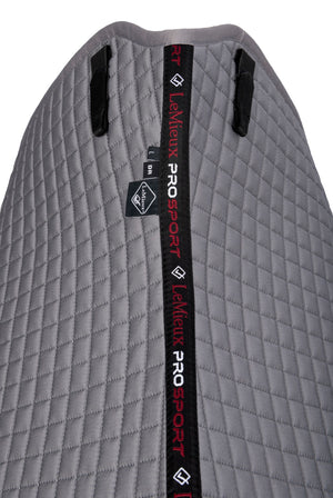 Tapis de dressage LeMieux Cotton Square gris détail du logo