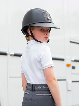 Chemisier de concours Belle Young Rider blanc porté