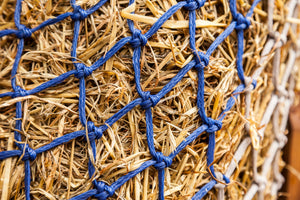 Filet à foin Hippo Haynet LeMieux bleu marine détail de la sangle
