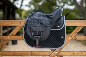 Housse de selle Ride On GP LeMieux ProKit noire à cheval