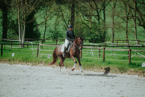 Capacete ABUS Pikeur AirLuxe Supreme Glam viseira curta