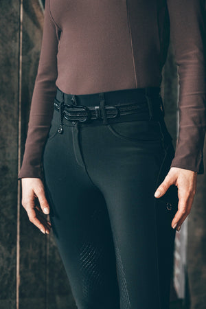 Pantalon d'équitation femme Pikeur Cantira MatrixGripTec, coloris noir, en situation