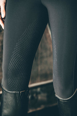 Pantalon d'équitation femme Pikeur Cantira MatrixGripTec, coloris noir, en situation