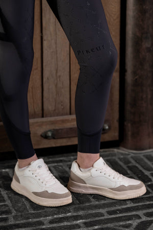 Pikeur CEELINA GripTec Kids pantalon d'équitation, coloris noir, en situation