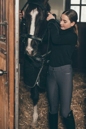 Pikeur CEELINA GripTec Kids pantalon d'équitation, coloris graphite blue, en situation