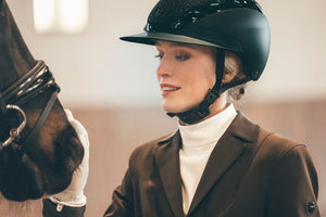 Veste de concours Pikeur Isalie Turnier, coloris smoky brown, en situation