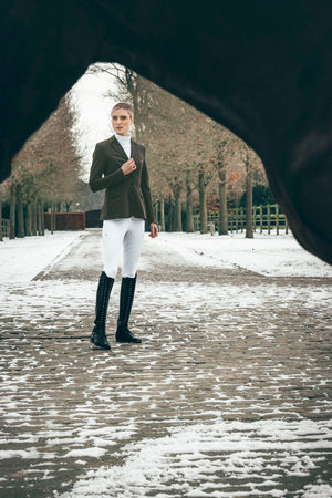 Veste de concours Pikeur Isalie Turnier, coloris smoky brown, en situation