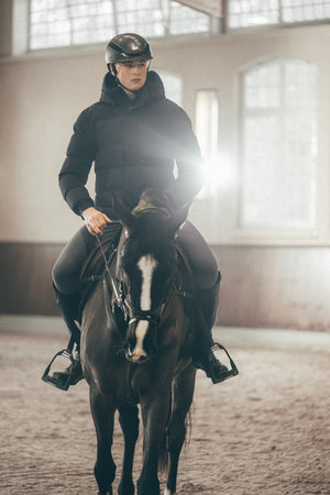 Veste matelassée homme Pikeur, coloris noir, en situation