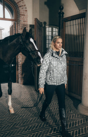 Pikeur QUILTED JACKET veste d'équitation, coloris soft cream, en situation