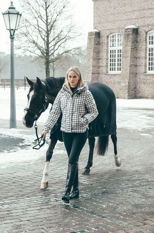 Pikeur QUILTED JACKET veste d'équitation, coloris soft cream, en situation