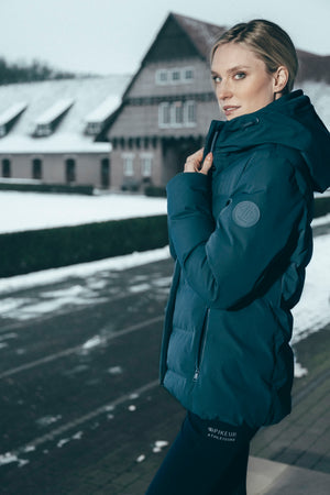 Pikeur WATERPROOF JACKET veste d'équitation, coloris pine green, en situation