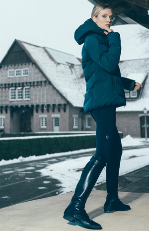 Pikeur WATERPROOF JACKET veste d'équitation, coloris pine green, en situation
