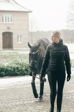 Pikeur QUILTED FLEXJACKET veste d'équitation, coloris noir, en situation