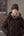 Pikeur BEANIE bonnet, coloris chocolate brown, en situation
