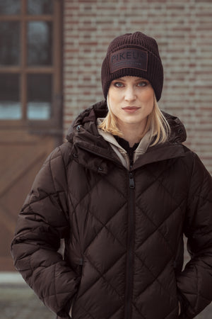 Pikeur BEANIE bonnet, coloris chocolate brown, en situation