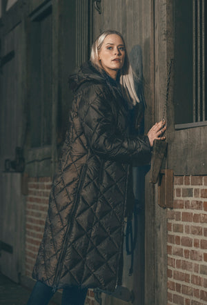 Pikeur QUILTDIAMOND COAT manteau d'équitation, coloris chocolate brown, en situation