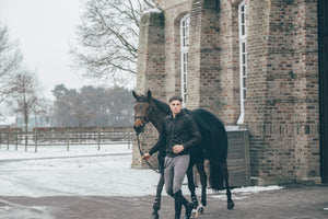 Veste technique homme Pikeur Hoody, coloris noir, en situation