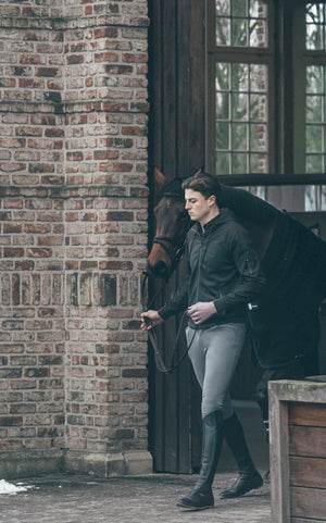 Veste technique homme Pikeur Hoody, coloris noir, en situation