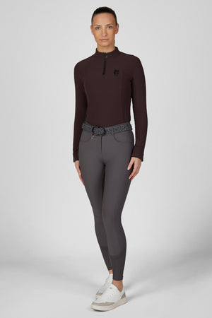 Pikeur CEELINA Grid TexLeather pantalon d'équitation, coloris basalt grey, porté vue de face