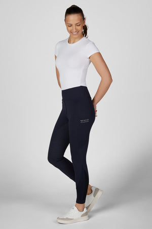 Pikeur YELLA Matrix GripTec pantalon d'équitation, coloris nightblue, porté vue de face