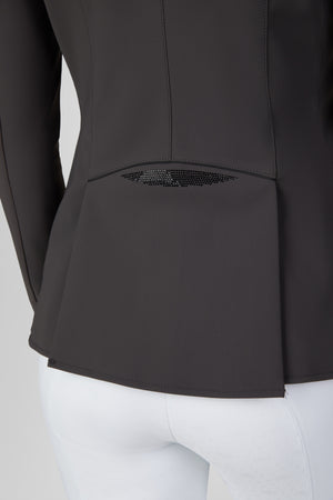 Veste de concours Pikeur Isalie Turnier, coloris smoky brown, portée détail