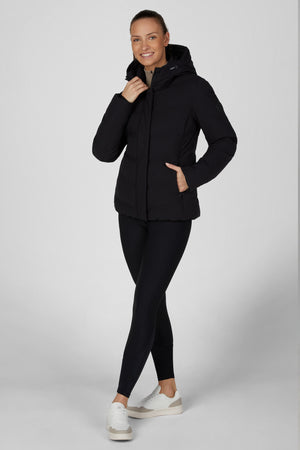 Pikeur WATERPROOF JACKET veste d'équitation, coloris noir, porté vue de face