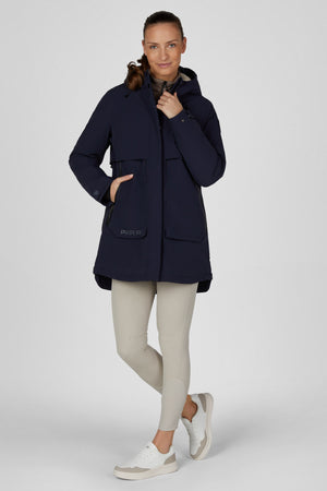 Pikeur WATERPROOF PARKA veste d'équitation, coloris nightblue, porté vue de face