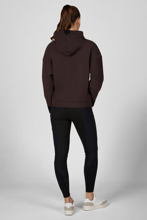 Pikeur PLUSHLUXE HOODY sweat d'équitation, coloris chocolate brown, porté vue de dos