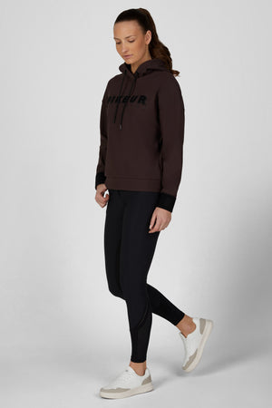 Pikeur PLUSHLUXE HOODY sweat d'équitation, coloris chocolate brown, porté vue de face