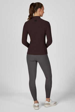 Pikeur ZIP RIP SHIRT polo de concours, coloris chocolate brown, porté vue de dos