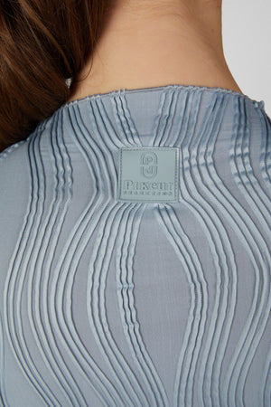 Pikeur Haut manches longues WAVELINE, coloris DUSTY BLUE, porté, détail