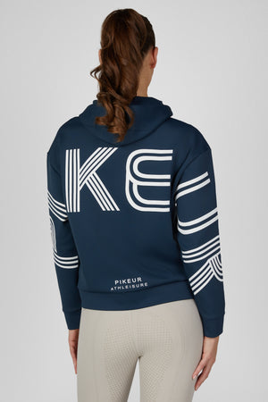 Pikeur ZIP HOODY sweat d'équitation, coloris pine green, porté vue de dos