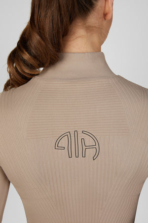 Pikeur 3D KNIT SHIRT polo de concours, coloris mocha cream, porté, détail