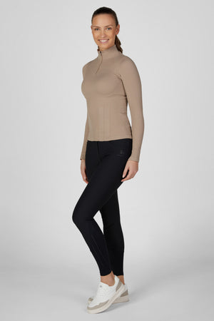 Pikeur 3D KNIT SHIRT polo de concours, coloris mocha cream, porté vue de face