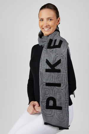 Pikeur SCARF écharpe, coloris gris, porté vue de face