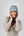 Pikeur BEANIE bonnet, coloris dusty blue, porté vue de face