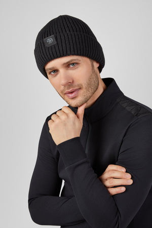 Pikeur BEANIE MAN bonnet, coloris noir, porté vue de face