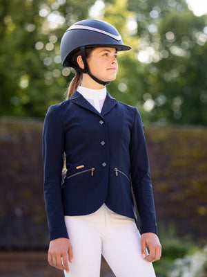 IT03538_lifestyle_juniorproshowjacket_navy_10