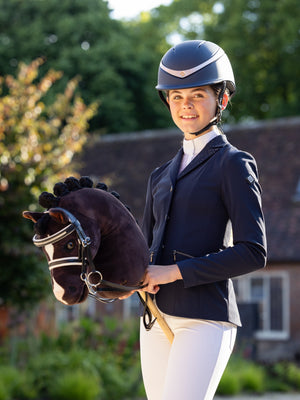 IT03538_lifestyle_juniorproshowjacket_navy_19