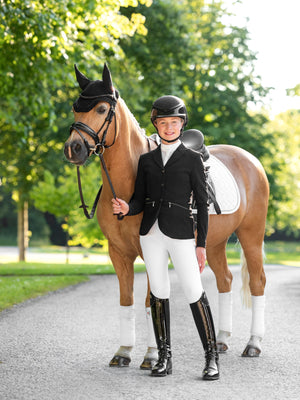 IT03539_lifestyle_juniorproshowjacket_black_17
