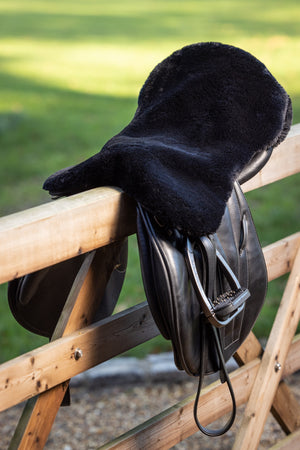 IT03700_lifestyle_simuwoolseatsaver_black_1