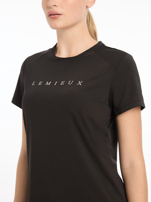 IT03950_studio_SportsT-Shirt_Black_0003