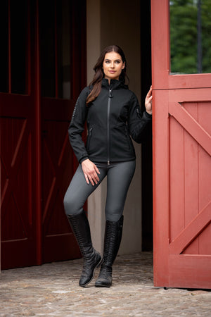IT04075_lifestyle_celinesoftshelljacket_black_2