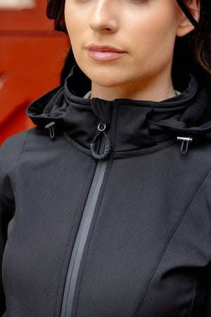 IT04075_lifestyle_celinesoftshelljacket_black_8