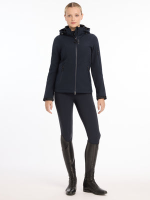 IT04076_studio_CelineSoftShellJacket_Navy_0001