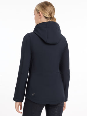 IT04076_studio_CelineSoftShellJacket_Navy_0004