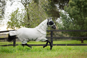 IT04128_lifestyle_arikaarmour-tekflyrug_stone_29