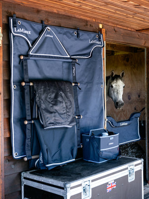 IT04238_lifestyle_showstabledrape_navy_1
