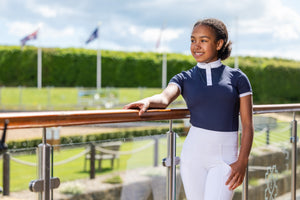 Chemisier de concours Belle Young Rider bleu marine porté