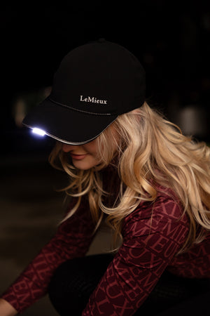 Casquette Torch LeMieux noire portée